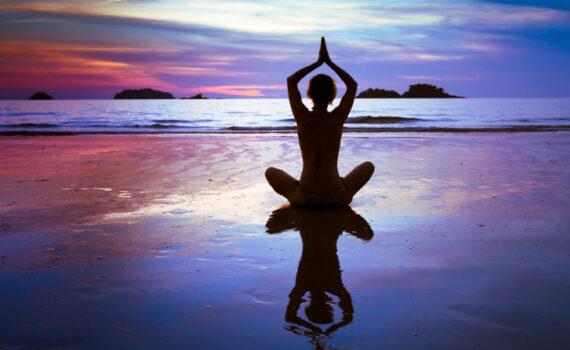 Meditacion yoga playa Tantra Esencia de Vida